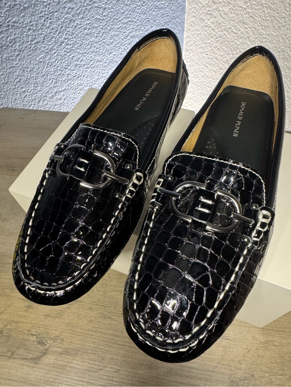 Donald Pliner Black Patent Croc Loafers Driving Moccasins Comfort Flats 6.5